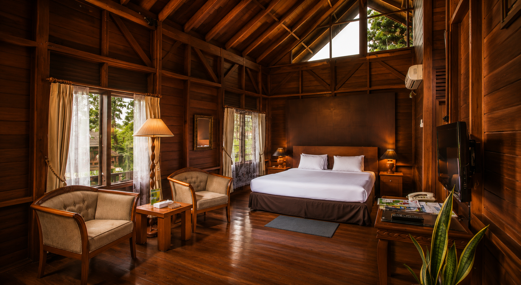 Interior Standard Room Citra Cikopo Hotel Puncak dengan desain kayu hangat dan suasana nyaman
